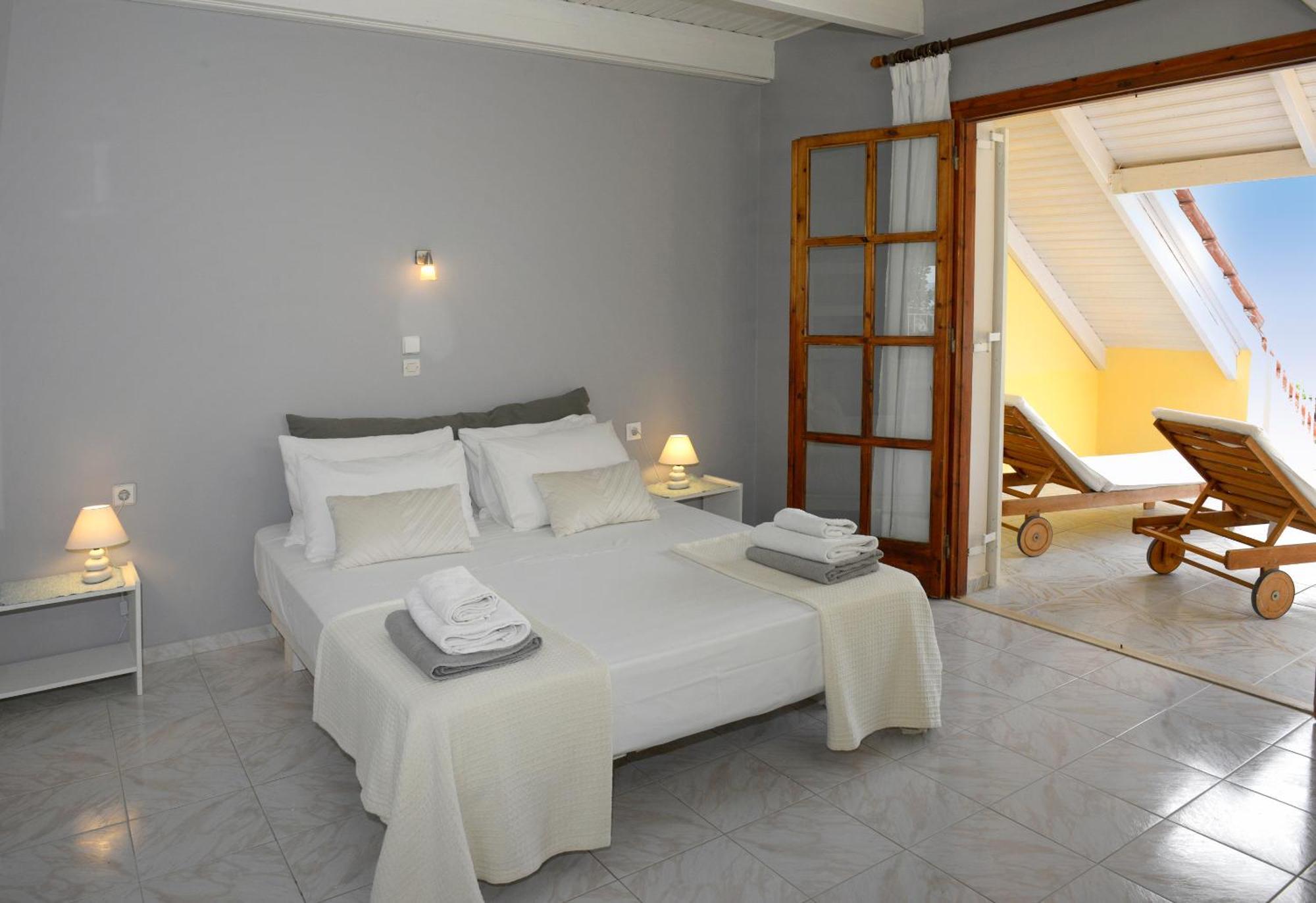 Albouro Seafront Apartments Katelios Extérieur photo